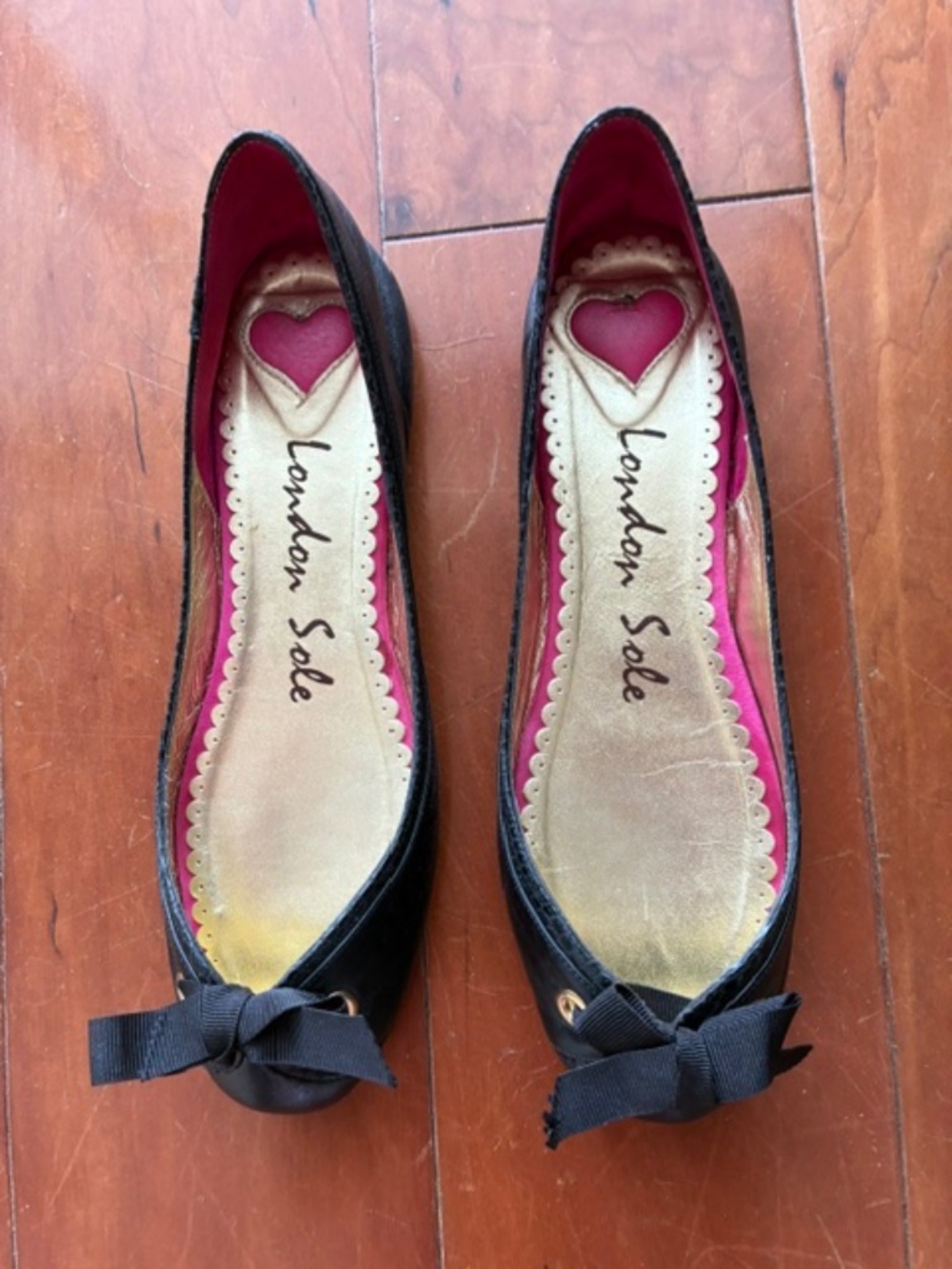 LONDON SOLE "VALENTNE" BLACK BALLERINA FLATS.  SIZE 39 (US 8).
